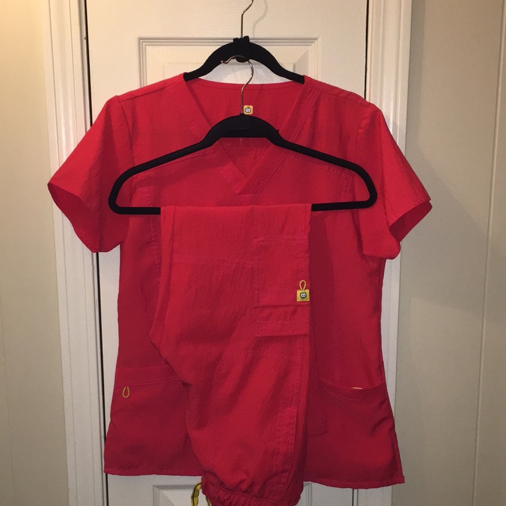 Wonder Wink 4 stretch women’s scrub set size PM.